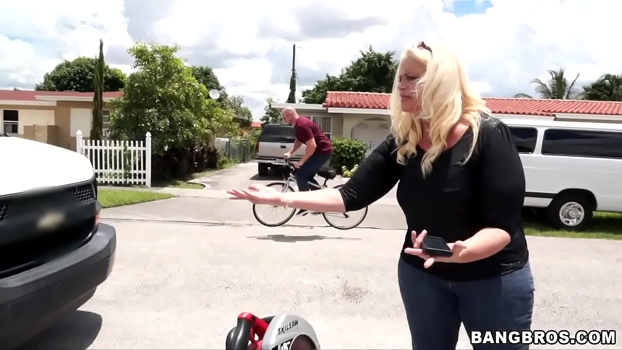 Pretty amateur fucked after a crash