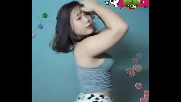 B&eacute; heo show h&agrave;ng tren bigo