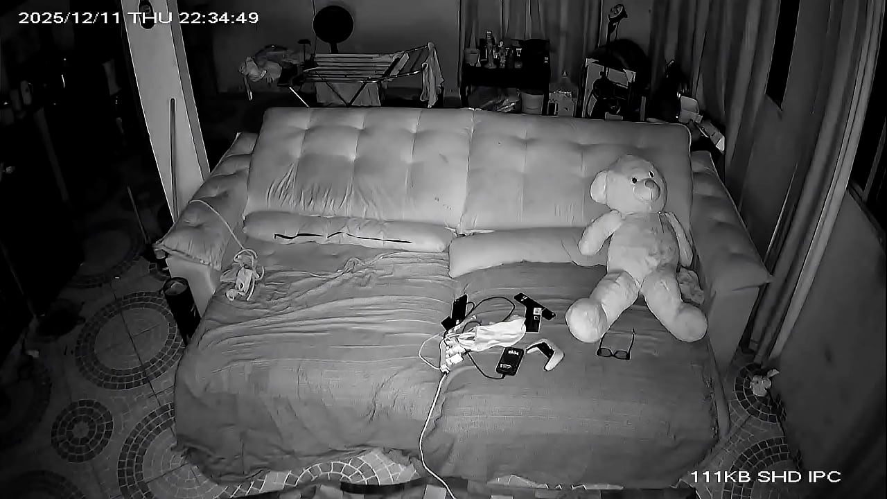 C&acirc;mera escondida flagra enteada e padrasto fudendo com muito tes&atilde;o.