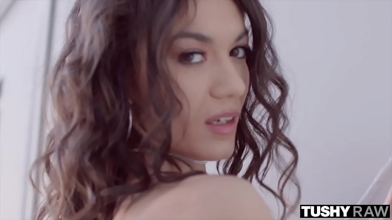 TUSHYRAW Babe gets her ass gaped