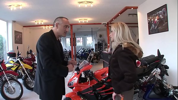 Die geilen Drecks&auml;ue bedanken sich f&uuml;r das Motorrad - HD - anal
