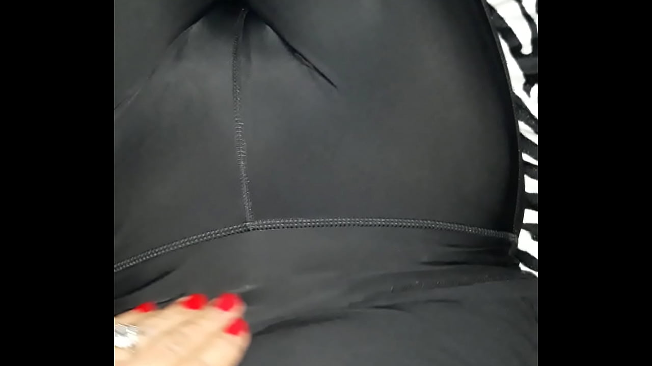 Tocandome en leggins