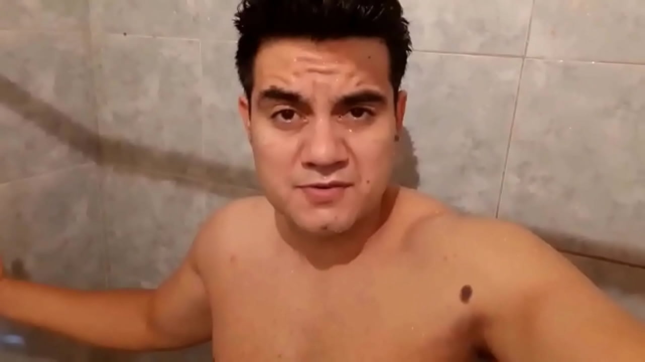 HOT SHOWER WITH YURI GA&Uacute;CHO