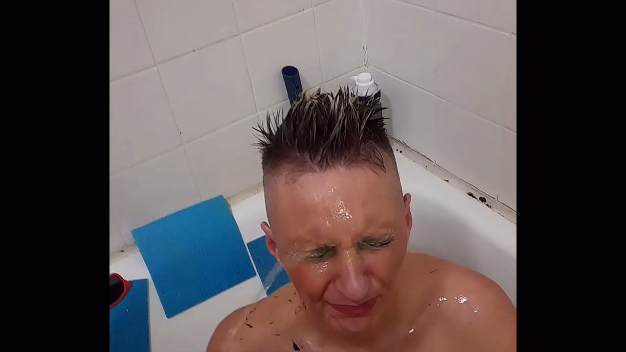 Milf Sandra trinkt Goldener Regen, Facefuck Deepthroat, Gesichtsbesamung - Jan 12, 2026