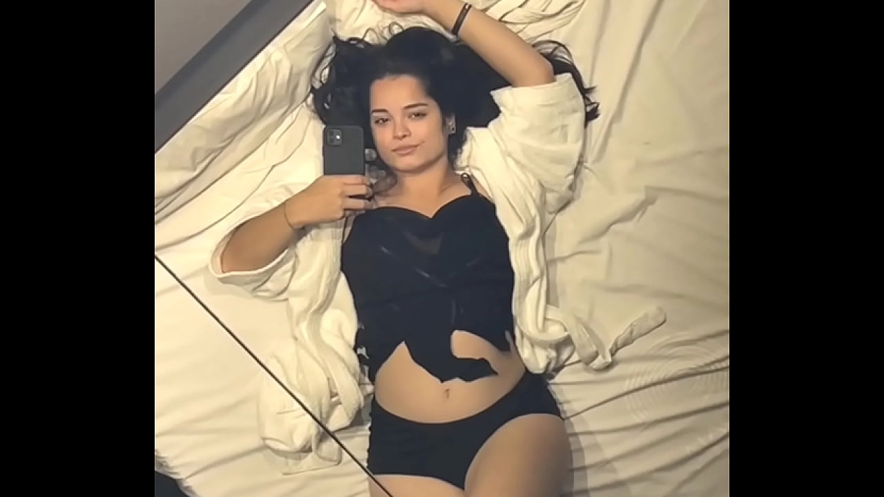 Debora Mendes enlouquece Wellington Ribeiro com oral profundo e babado, seguida de foda de quatro com gozada escorrendo