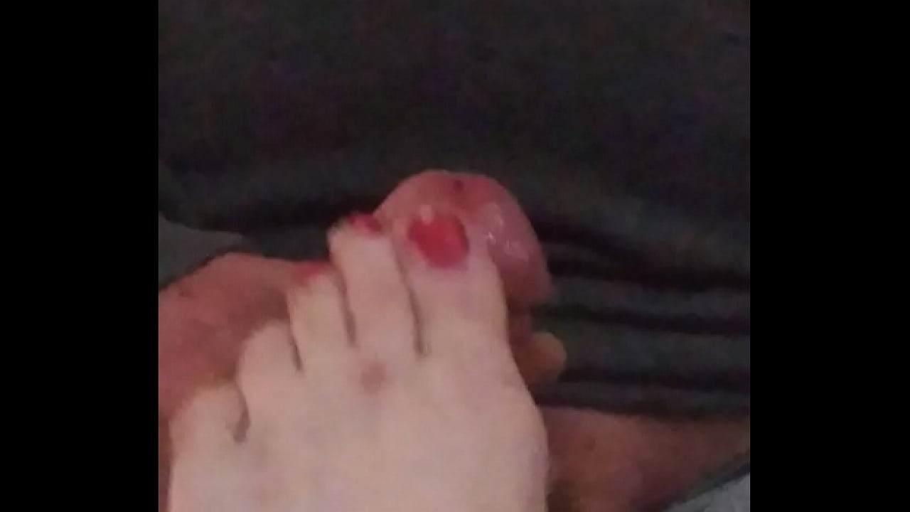 Jerking off on my feet