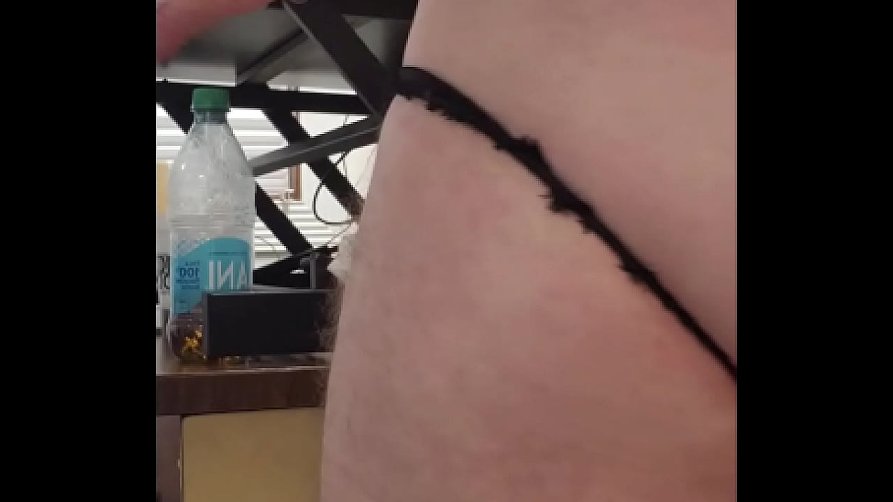 I'm horny and ready to play with my butt