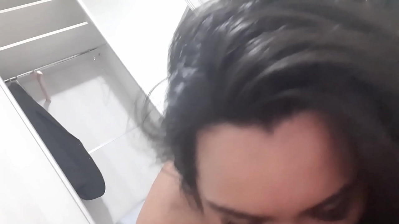 Pagando um boquete delicioso para o meu cliente.