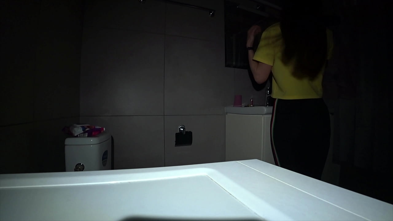 Настоящий Обман.Любовник И Жена Нагло Трахаются В Туалете Пока Я На Работе.Жесткий Анал