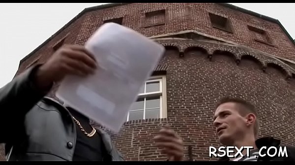 Hot ass babe sucks one-eyed monster