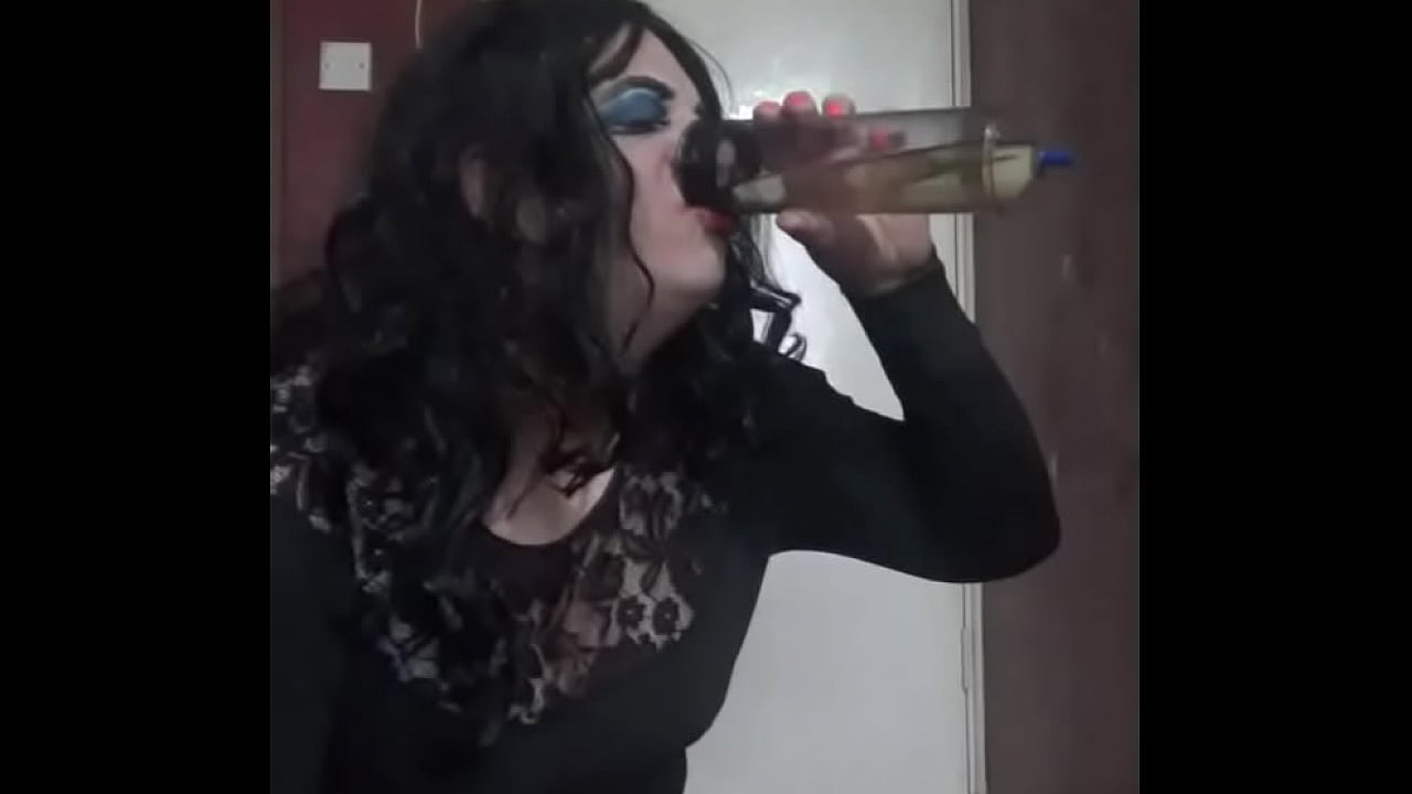 loves swollowing piss