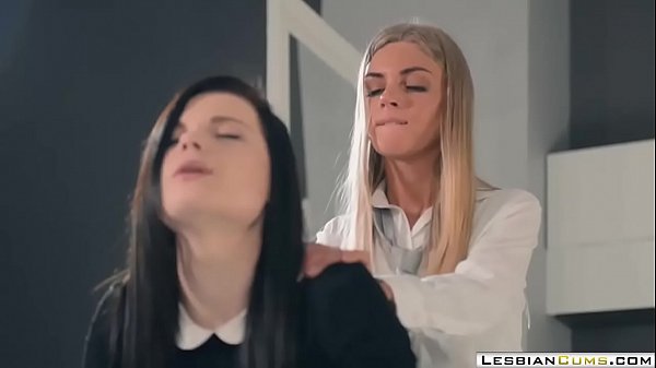 Toe Ring Fucking Glamour Lesbians ⇨ LesbianCUMS.com