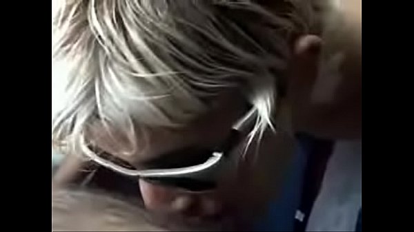 ADRIANA HACIENDOME UN PETE