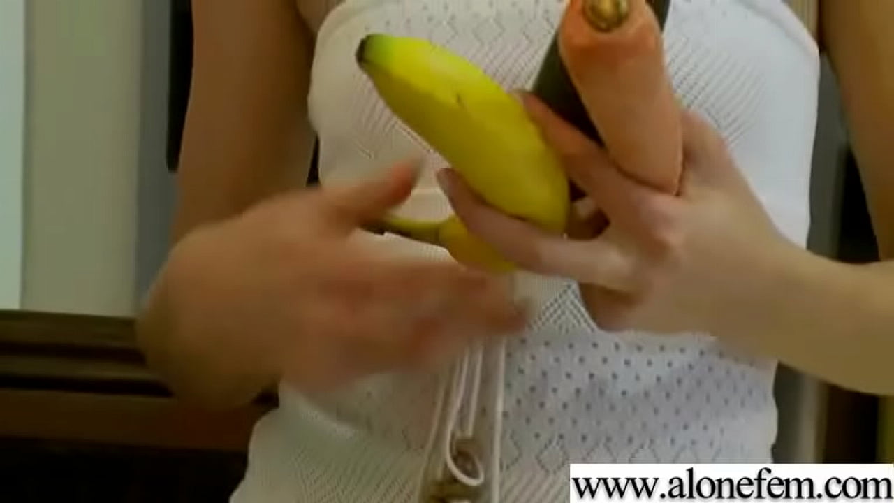 Solo Amateur Girl Masturbate In Front Of Camera video-35