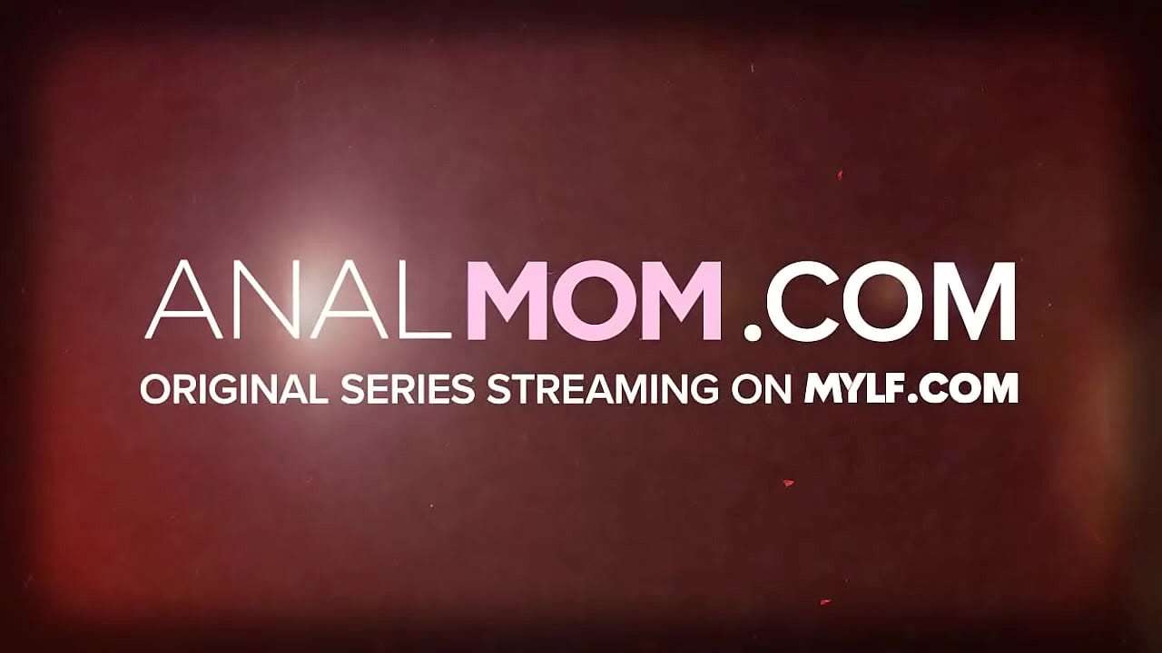 A MILF with A Big Butt, May It Bring The Christmas Spirit - Rose Monroe