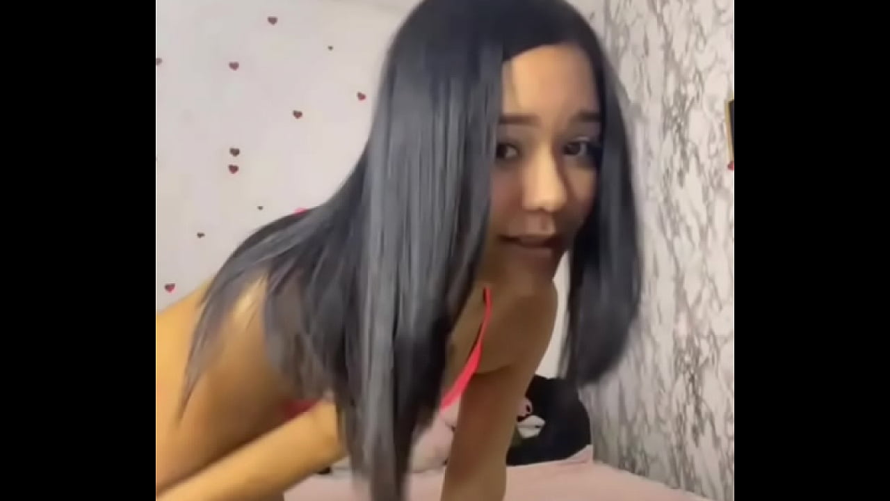 Nena bella masturbandose