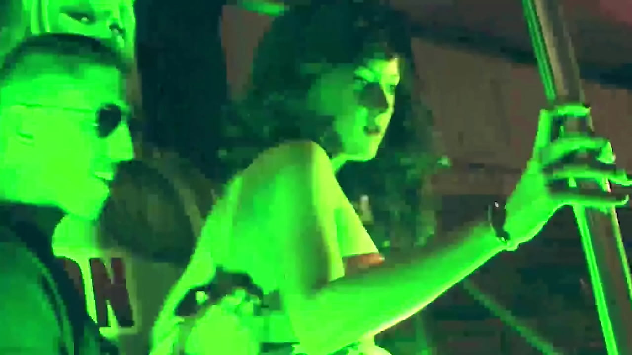 Meto la polla en escenario del sal&oacute;n er&oacute;tico