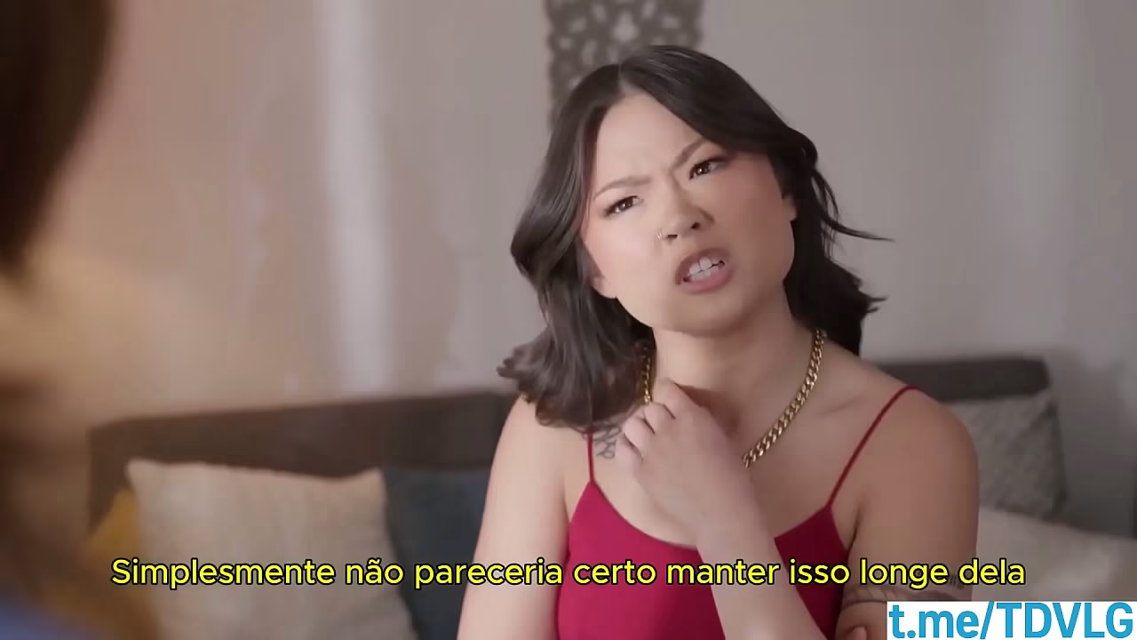 Asiatica ninfeta fazendo muito sexo com seu irm&atilde;o imbecil safado LEGENDADO