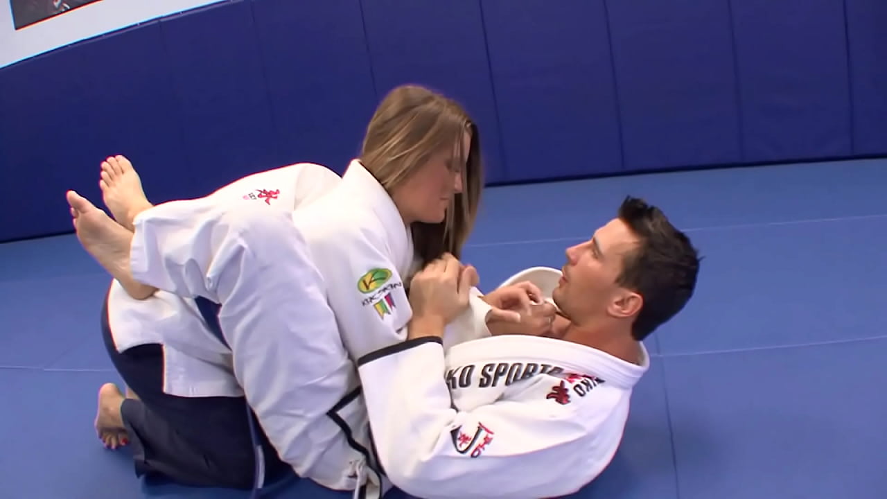 Stepsister needs to be fucked after training