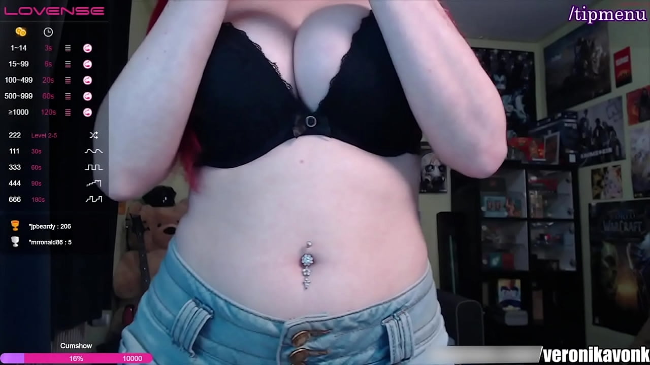 Sweet beautiful babe in stream show chatting with fans getting the show hotter