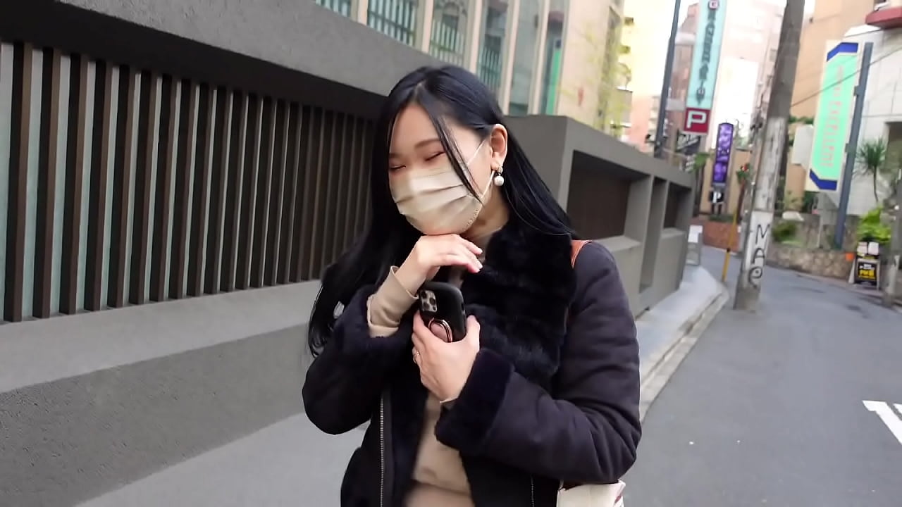 ゆうき(35) 人妻 旦那がお仕事して以来だにお小遣い稼ぎでAV出演 B99(Hカップ) W61 H95 歩く度にニットのタイトスカートが巨尻に張り付いて のっけからテンション爆上げ⤴  https://bit.ly/3hNp6AI