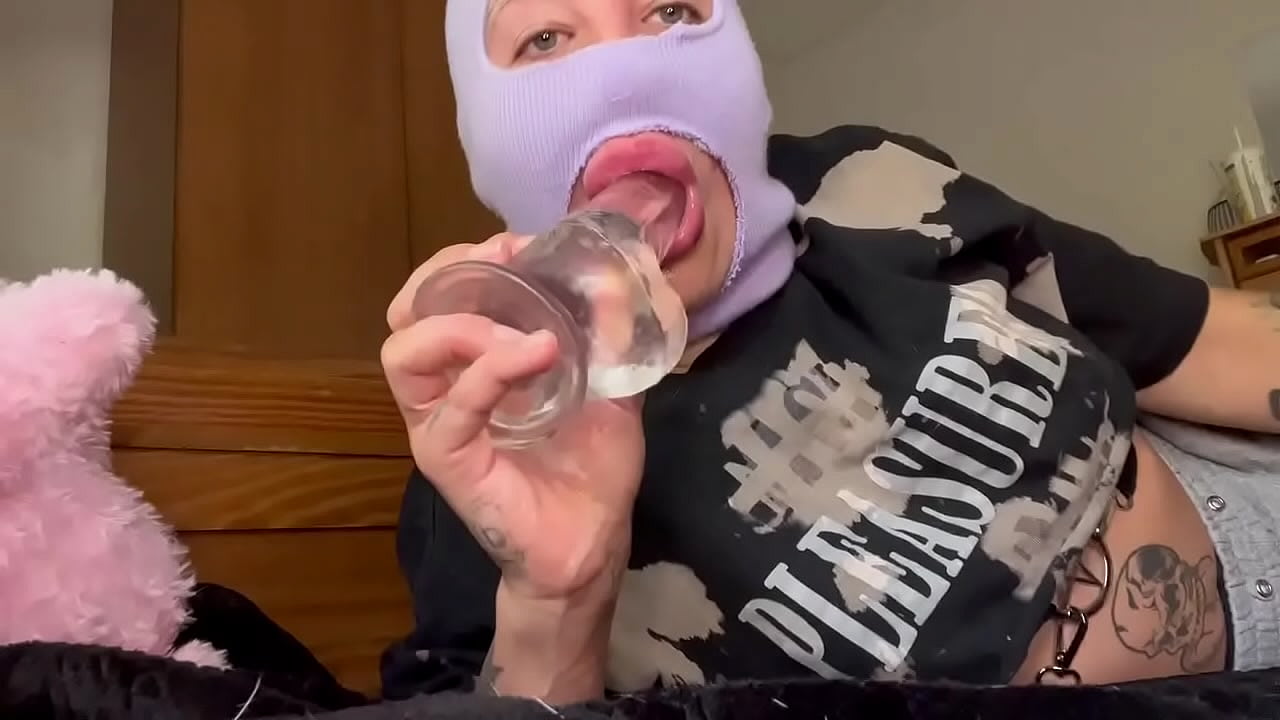 I said I had a sore throat he said it&rsquo;s okay do your best, blowjob in a ski mask