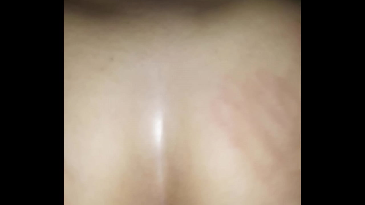 Cachorra pede socada forte na buceta