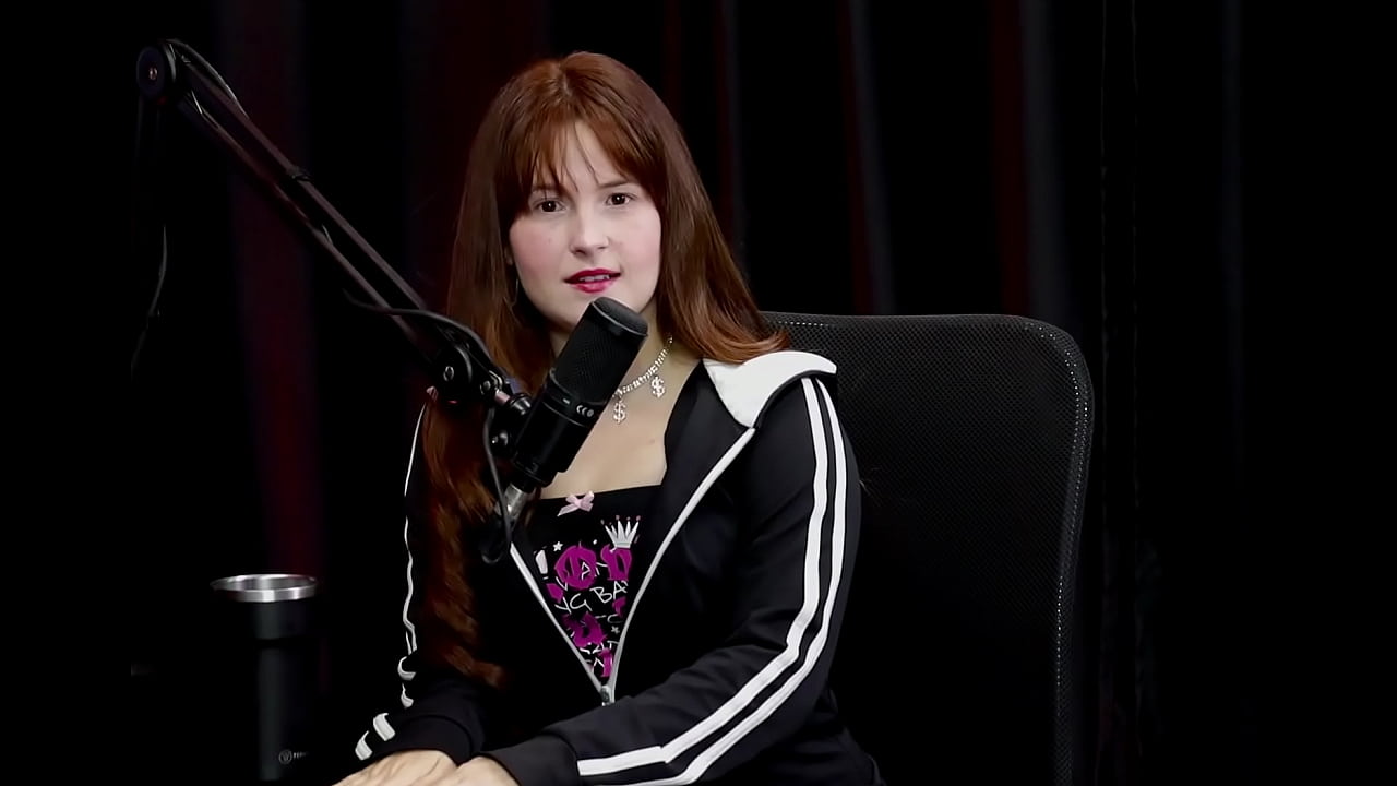 Como pensou no nome art&iacute;stico, gosta de dan&ccedil;ar pelada, tem medo de usar a rede social, e chegou a passar necessidade - Angel Bloomm (WATCH ON: SHEER/RED)