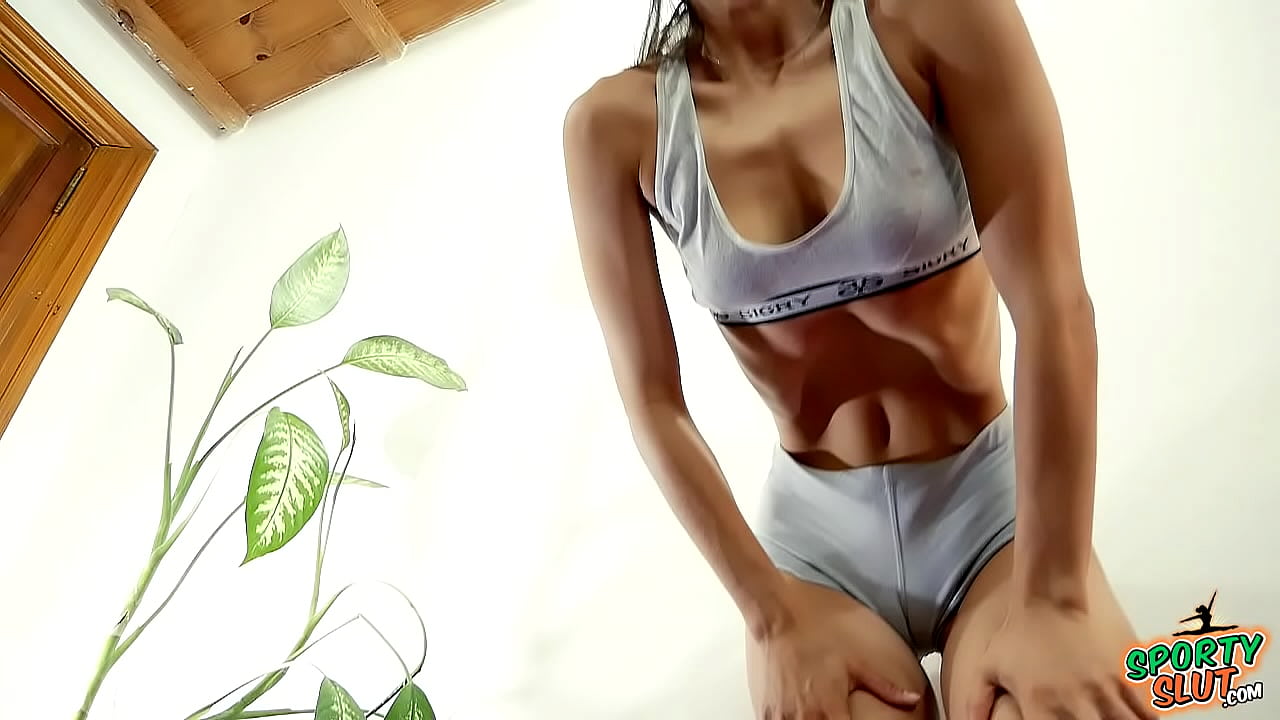 Amazing Camel-toe & Round Butt Slim Latina Babe Working Out