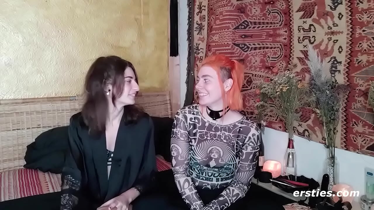 Ersties pr&auml;sentiert Deesiree and Zora. Watch the Hot video!