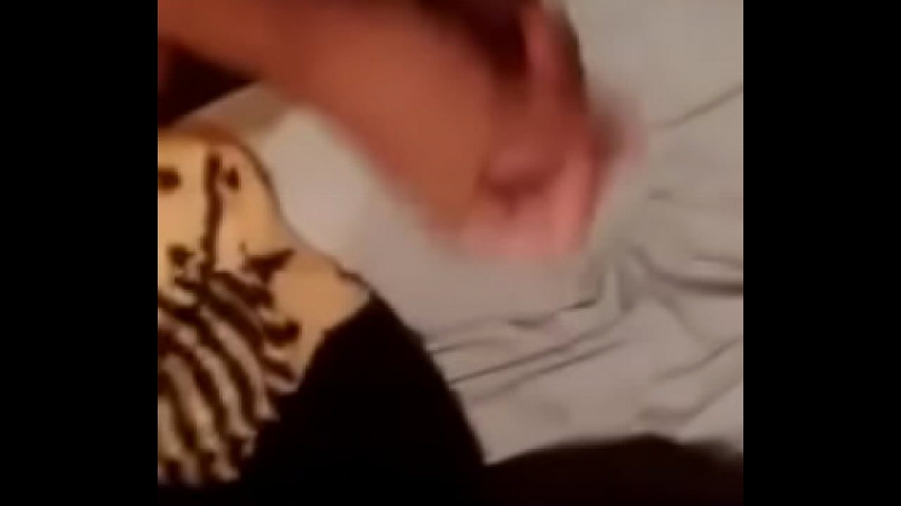 Hetero gemendo e gozando gostoso