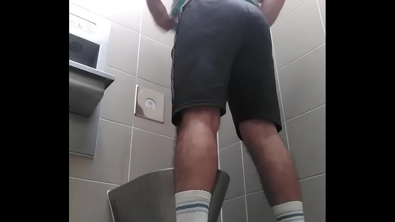 Gay man with uncut dick, peeing