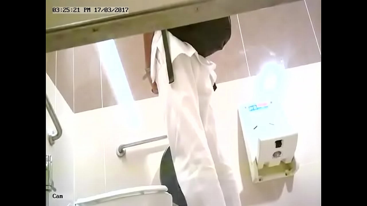 Cachado en ba&ntilde;os centro comercial