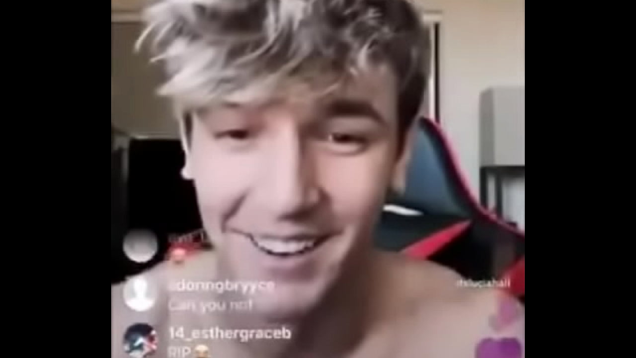 &ldquo;Feet look weird as sh*t on camera&rdquo;