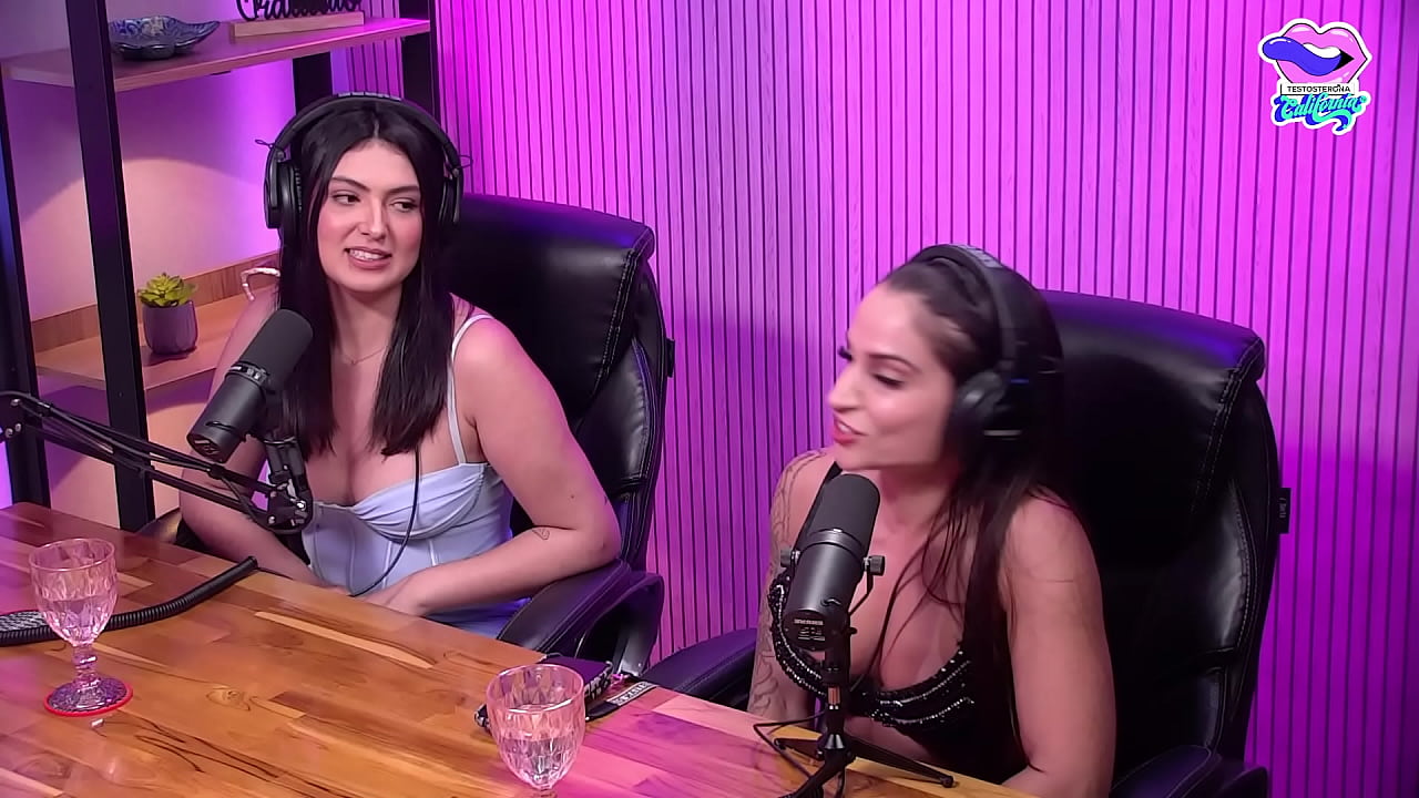 Gostosa gemendo alto