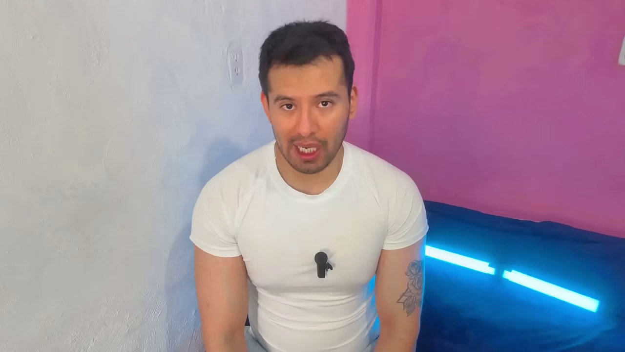 amigos alba&ntilde;iles follan en el trabajo! se meten la vergota sin condon