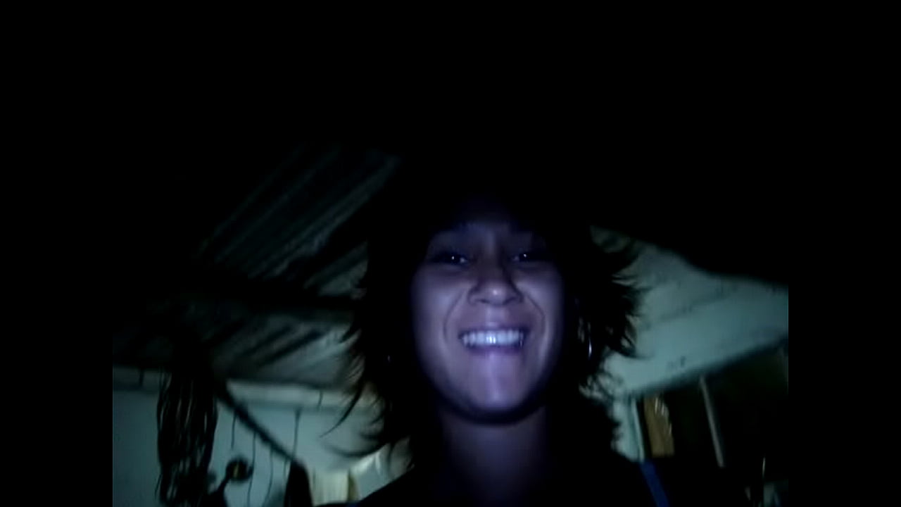 la grabo mientras la follo en su pieza