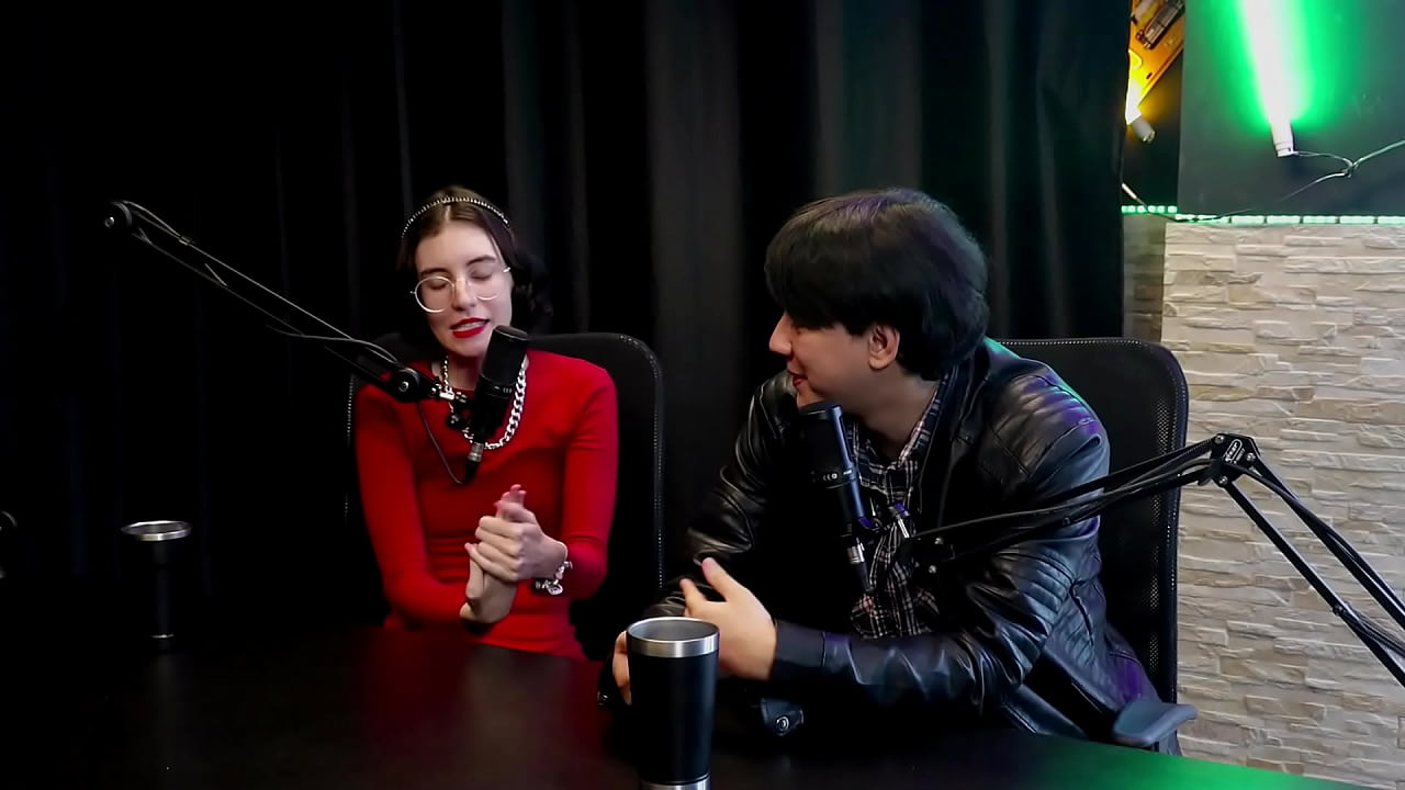 Se quer dar, facilite! Teve um perseguidor, recebeu nudes, foi morar com ela e viraram namorados - Yastrixx & Dixon (WATCH ON: SHEER/RED)