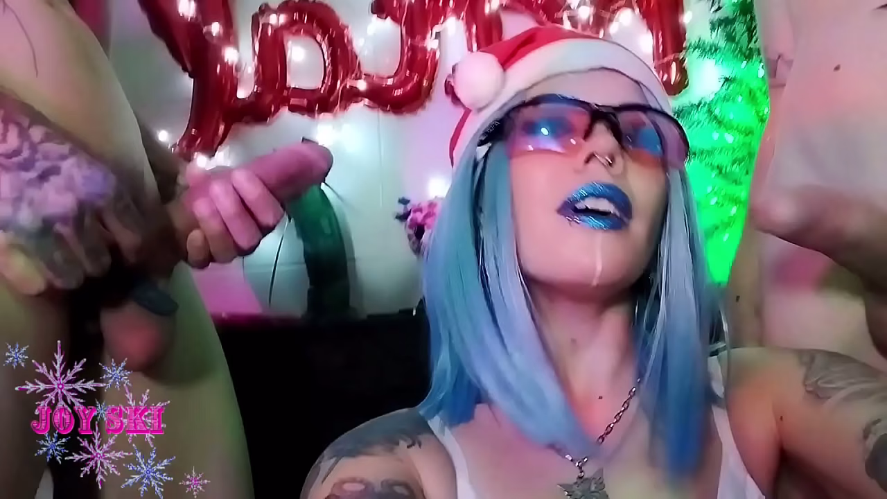 BLOGUEIRA HUMILHA CORNO PUBLICANDO VIDEO COM SEUS PRIMOS DOTADOS NO NATAL