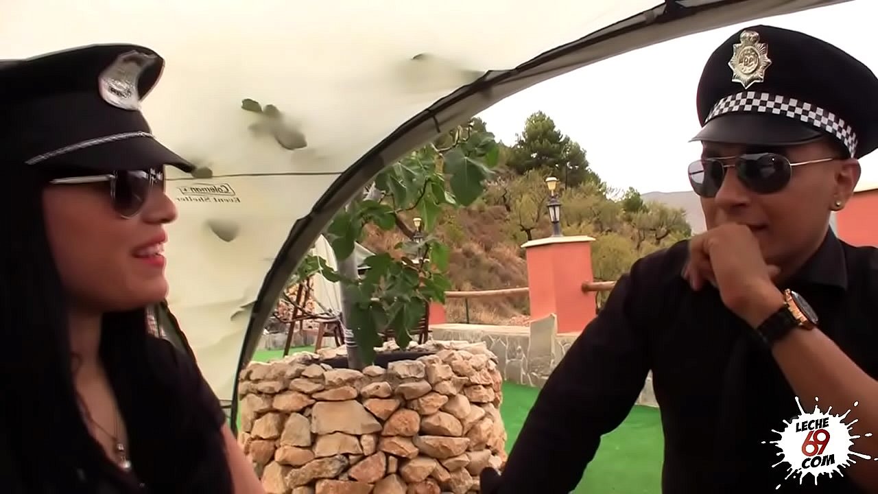 La polic&iacute;a viciosa, follando y deteniendo