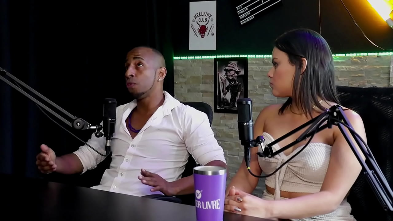 VEJA A ENTREVISTA SAFADA E CHEIA DE PUTARIA COM A MARIA BITTENCOURT E NEGRO TOP OFICIAL COM THAISA REDVELVET E TIFANY ROCHA NO PORN CAST BRAZIL - PARTE 2 (WATCH ON: SHEER/RED)