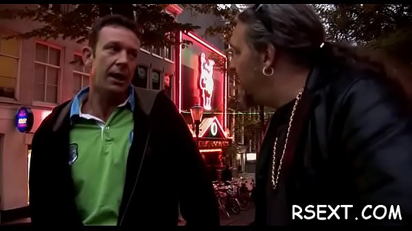 Sexy ass hottie sucks dick