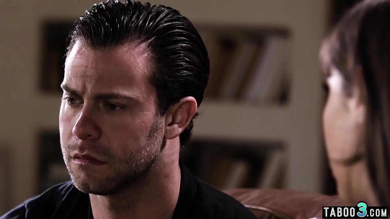 Teen stepsis wants to get pregnant on her stepbrothers dick