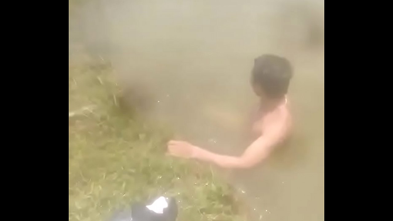 AE tắm s&ocirc;ng