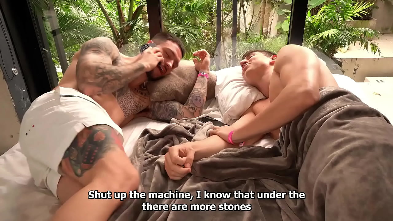 We didn't expect the builder to be a sexy busty woman! - Rauls Bud & Brady Bud