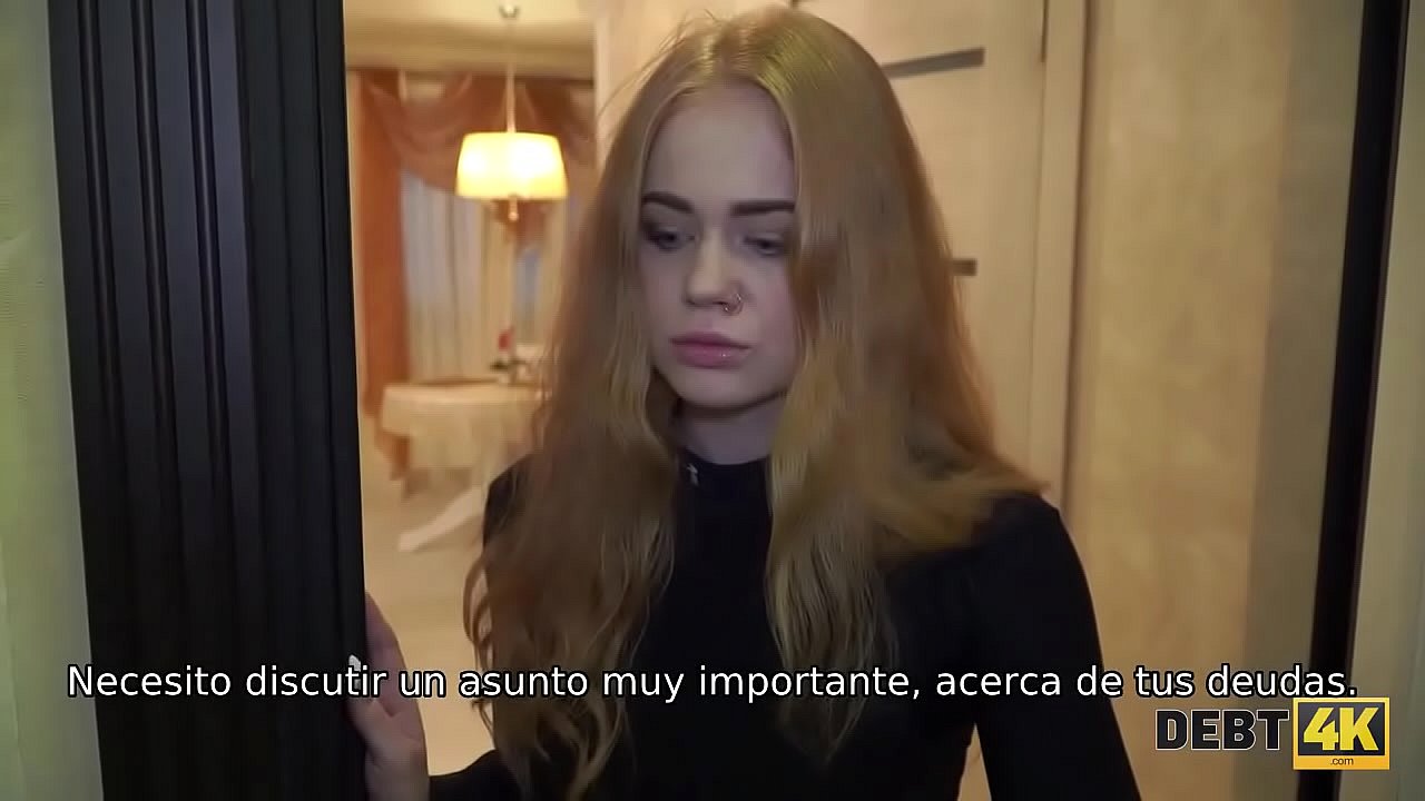 Debt4k. Coleccionista disfruta de boca tierna y co&ntilde;o afeitado de adorable deudor