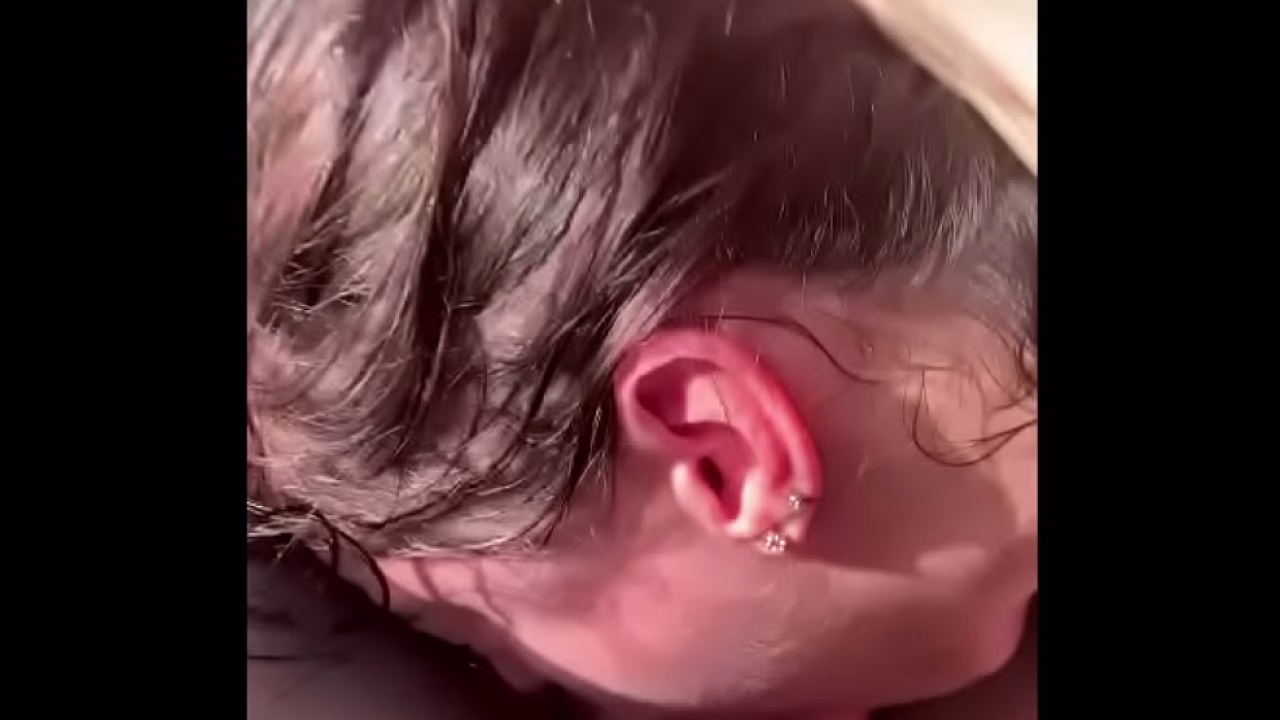 Puta tomou todo o leite dentro do carro