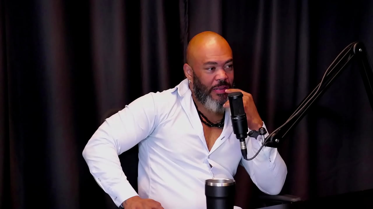 Ruiva safada mostra seu cu depois de dizer que o esposo sugeriu a entrada no meio liberal, gosta de pau grande e grosso, e n&atilde;o assiste as cenas - Bruna Ferrari (WATCH ON: SHEER/RED)