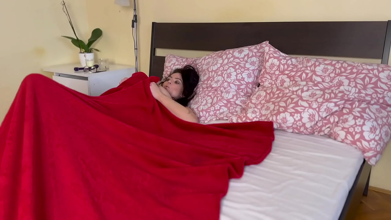 Big natural Boobs MILF Shione Cooper masturbates with Two Toy