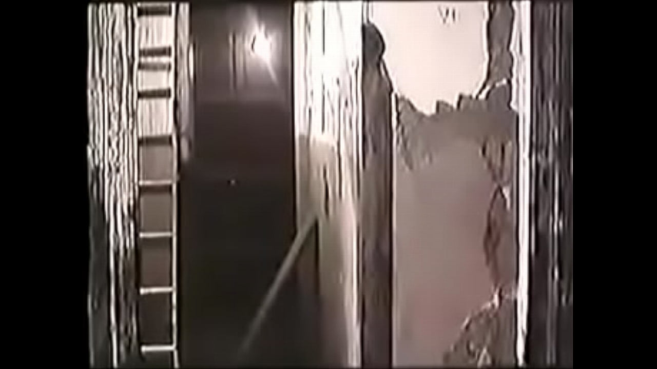 Quien es ella? Who is she? MILF in red Disco Pants